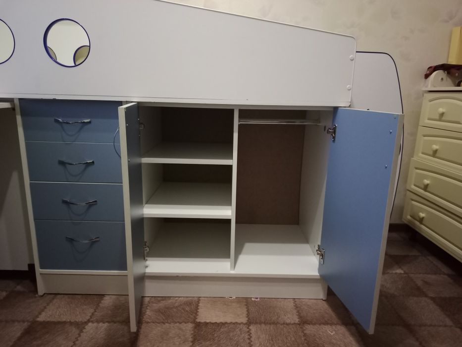 Детская кровать со шкафом