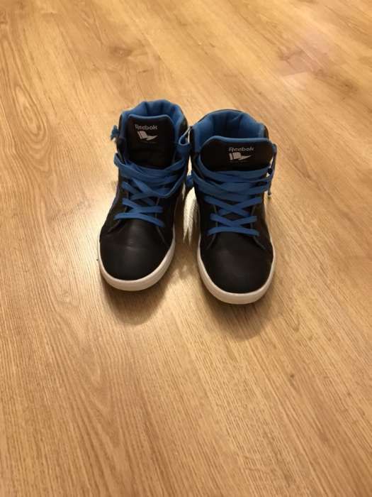 Adidasi marca REEBOK
