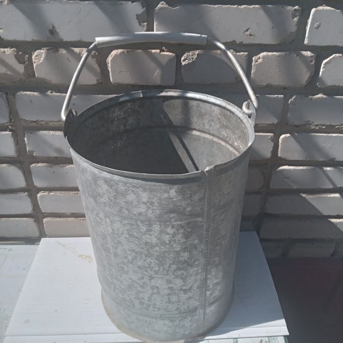 Продам ведро оцинкованное-20л-2000теньге.