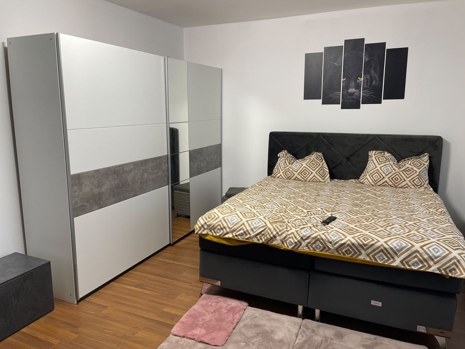 Ramnicu Valcea- Închiriez  apartament ultra central parter
