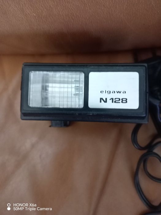 Касетъчна Камера и Светкавица N128