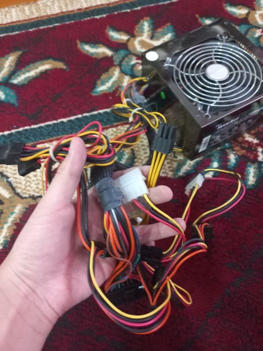 Продам блок питания Huntkey на 450W