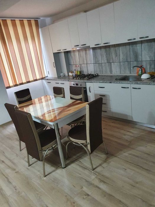 Inchiriez apartament 3 camere Radauti