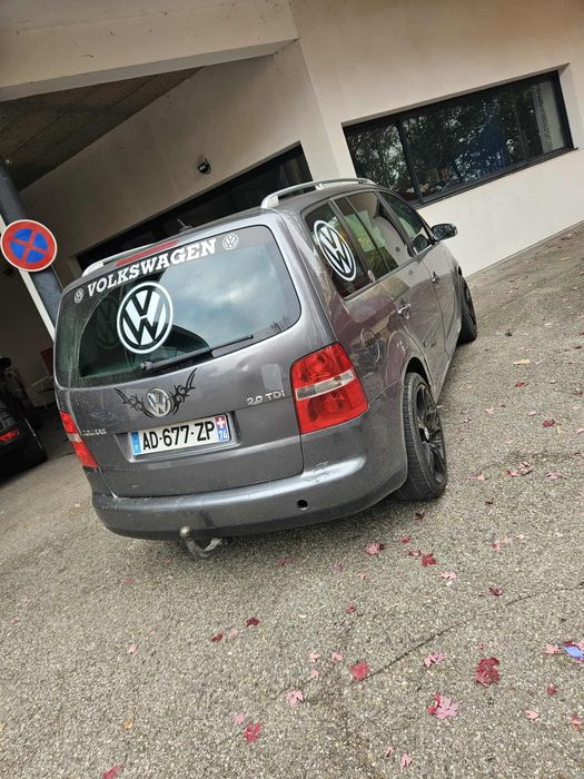Volkswagen Touran 2.0 TDI – 2007 – 5 Locuri – 1.500

Vând