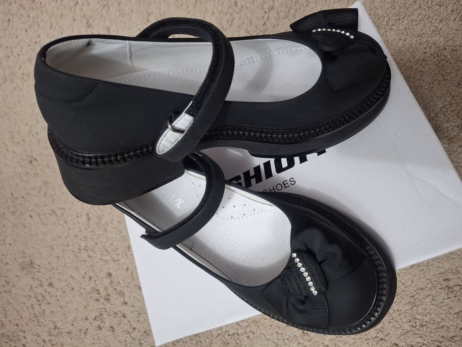 Школьные туфли на девочку