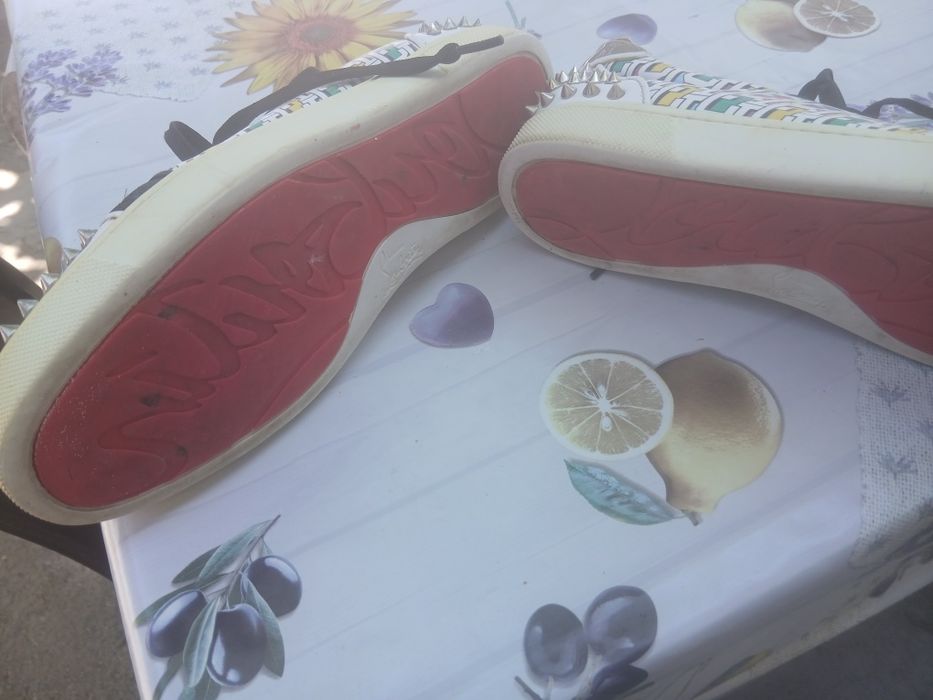 Vând adidași Christian Louboutin
