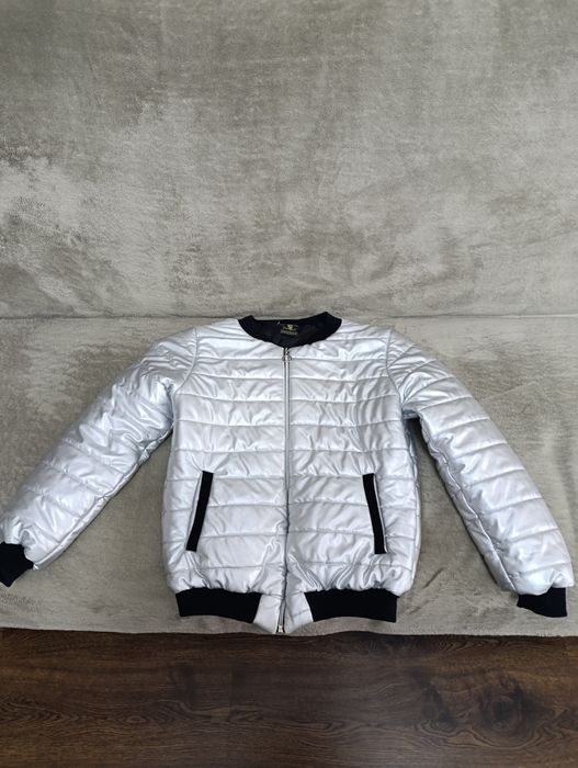 Демисезонная куртка размер S.