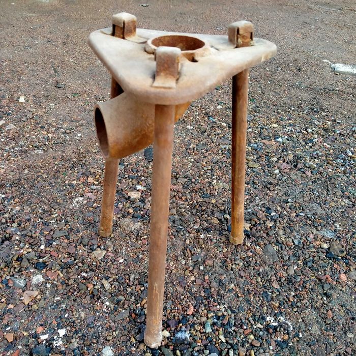 Тринога - хозяйственная.