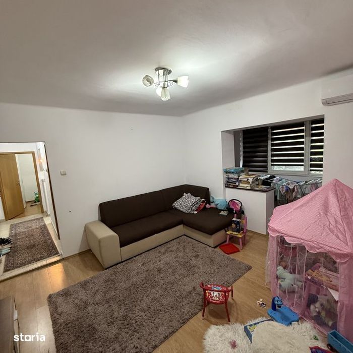Apartament cu 3 camere, etaj 3 din 3, Zona Bilascu