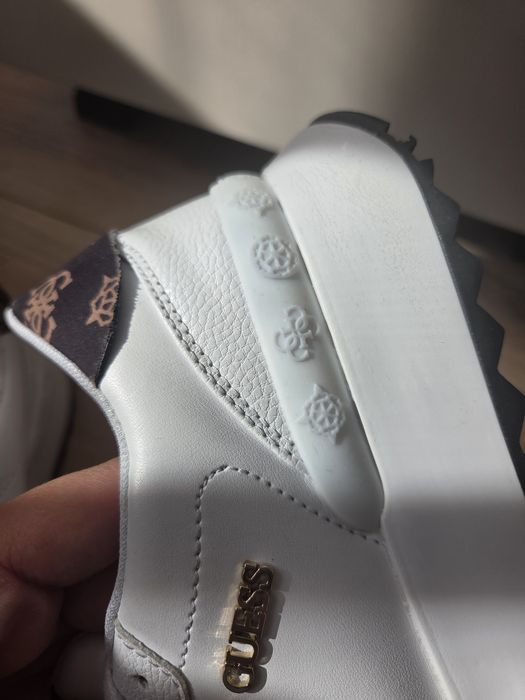 Маратонки  GUESS