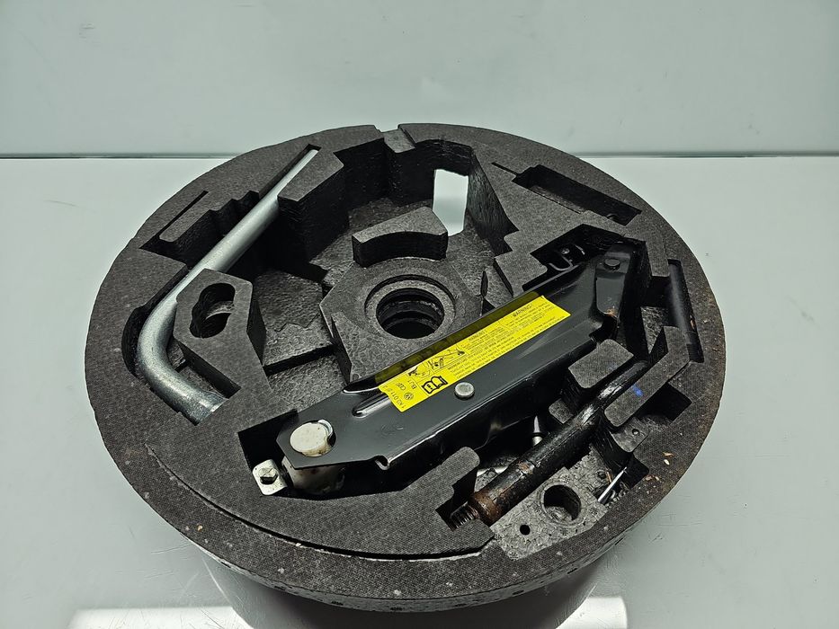 Set cric si cheie AUDI A3 (8P1) [Fabr 2003-2012] 8P0012109E