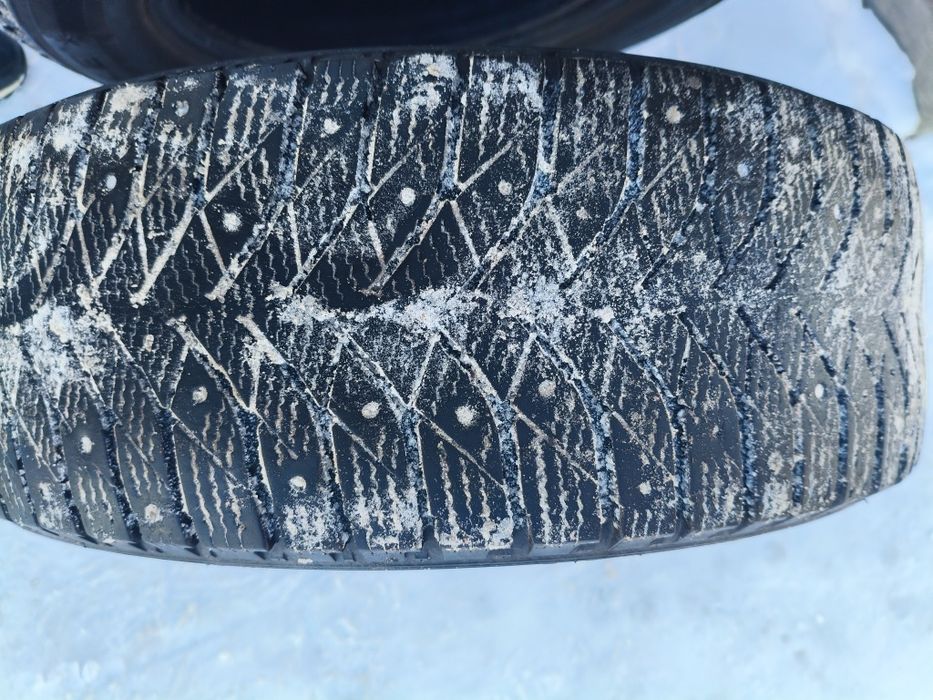 Продам б/у резину 205/65/15