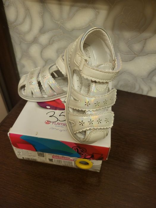 Продам сандалии для девочки