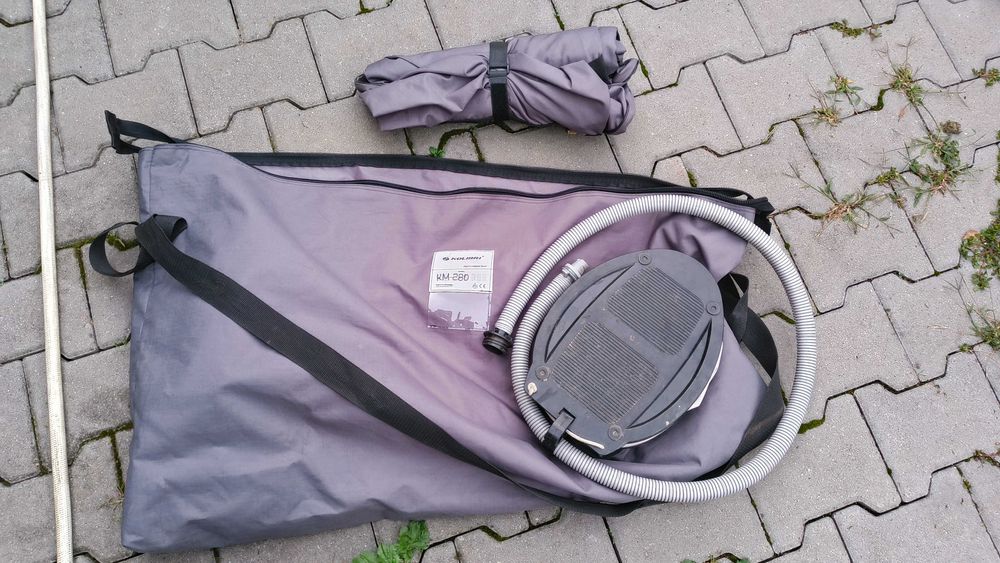 Vând barcă gonflabilă Kolibri KM 280 cu podină full tego