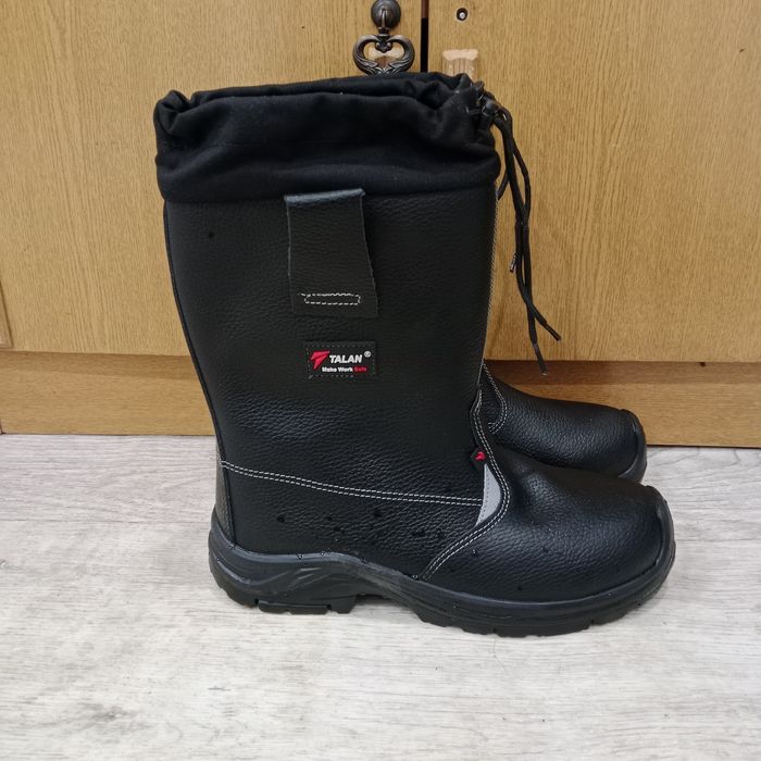 Продам рабочие сапоги. Размер 42