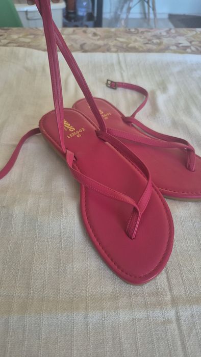 Сандали розовые.