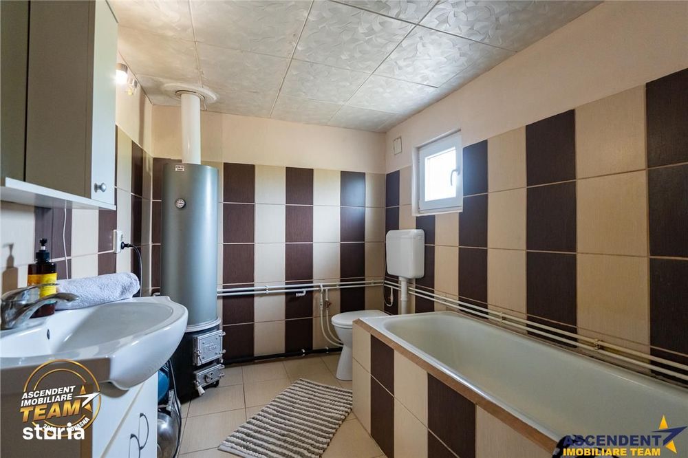 1.200mp teren si casa cu gradina inflorata, aproape de Targu Secuiesc: