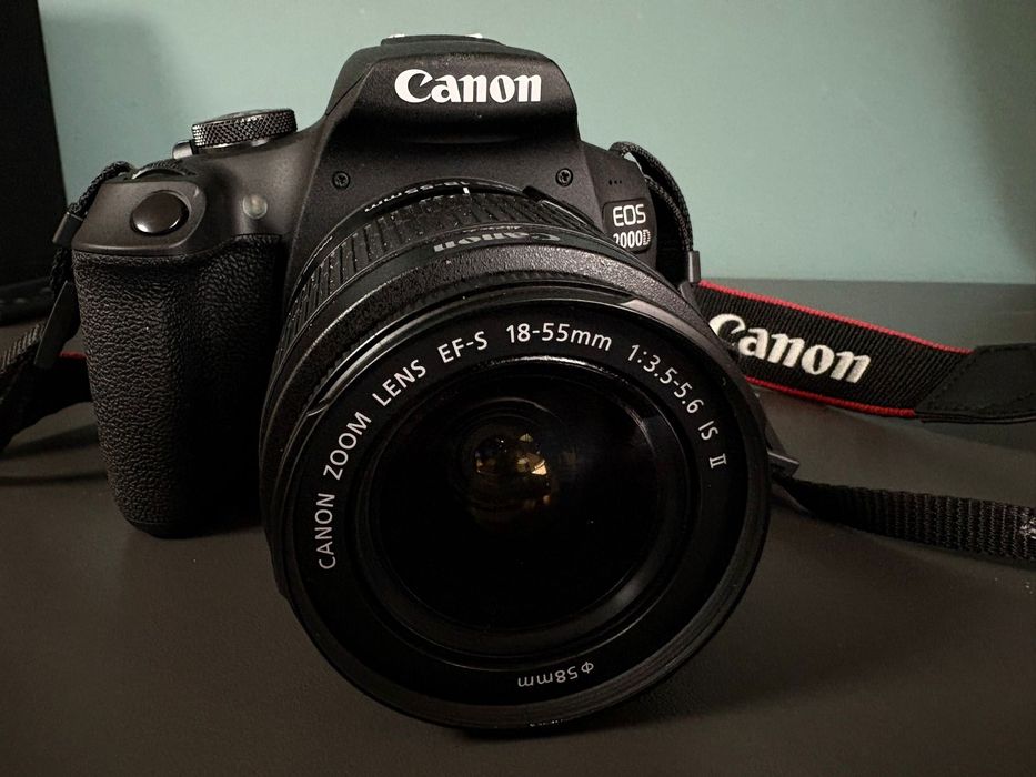 Canon EOS 2000D+ obievtiv Canon EF-S 18-55mm IS  II
