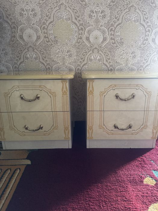 Eski italyanskiy spalniy mebel sotiladi