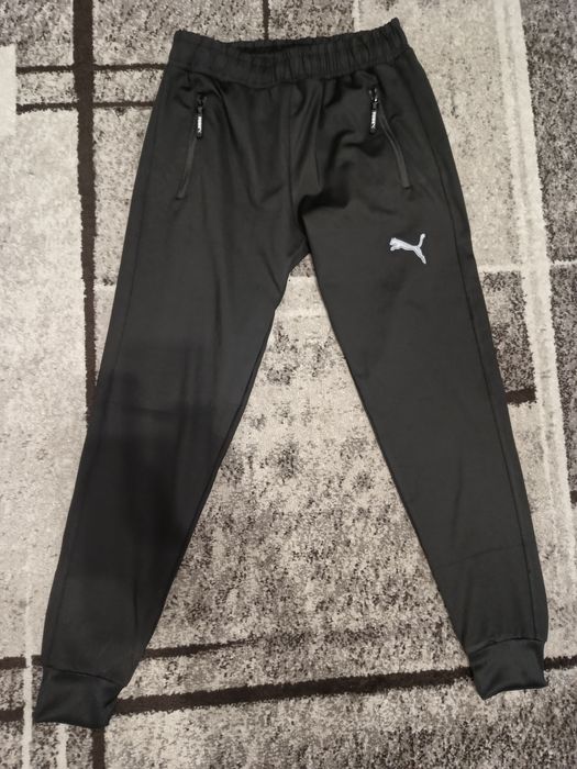 Vând trening Puma