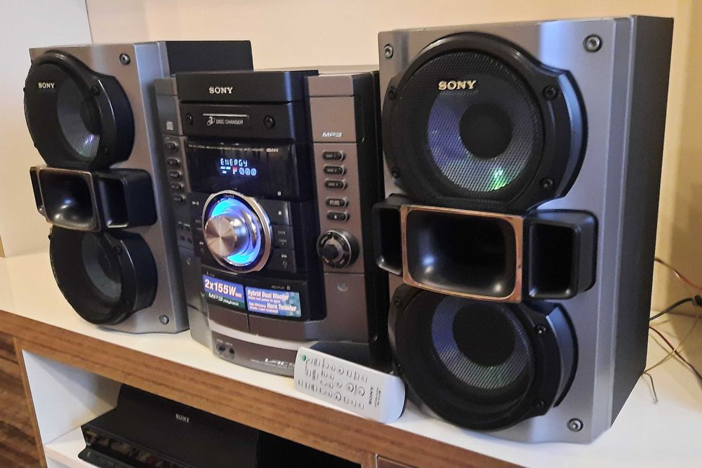 аудио система SONY с дист-топ състояние