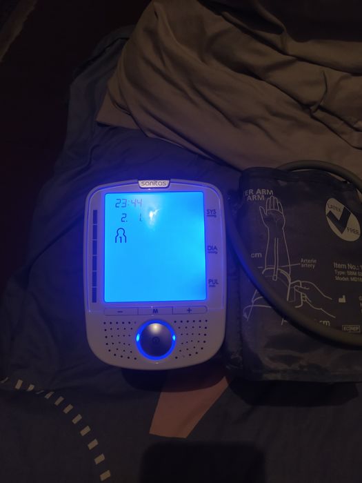 Продам манометр в хорошем состоянии