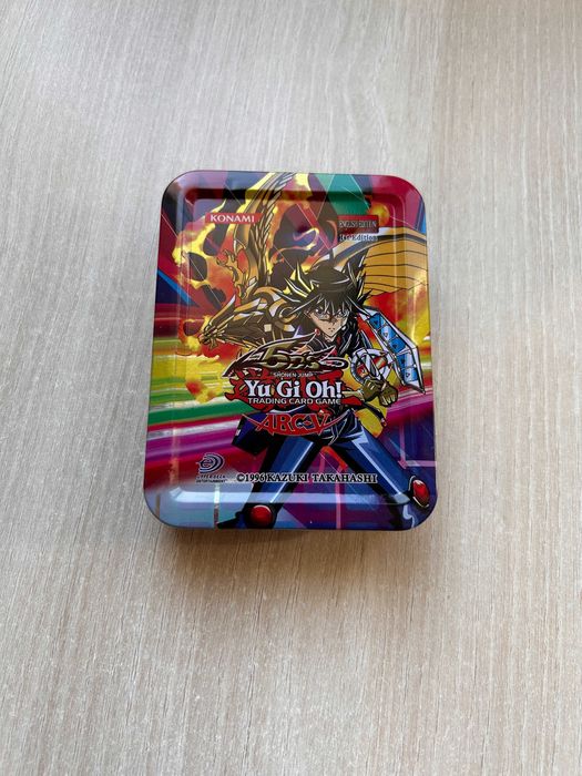 Продавам нови Yu-Gi-Oh ARC-V карти в метална кутия