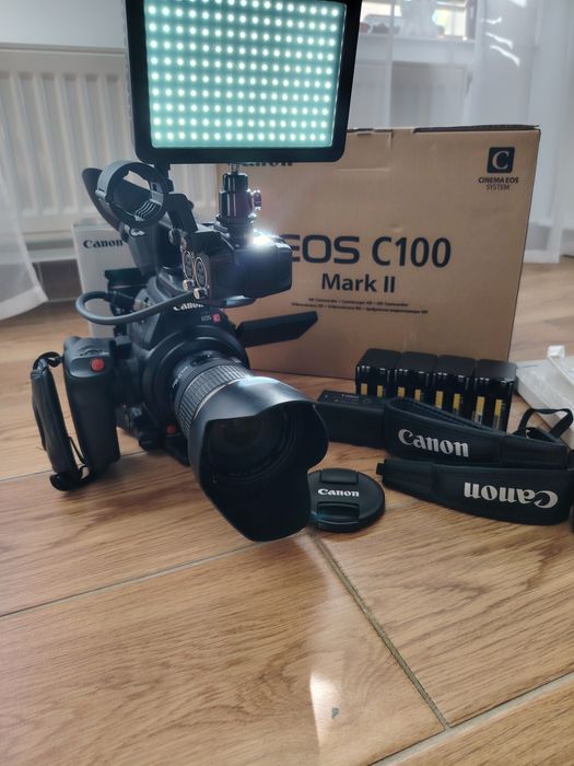 Camera video Canon C100 Mark II + obiectiv Canon efs 17-55/2.8