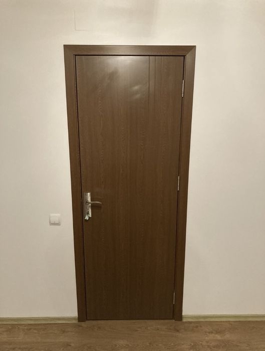 Usa interior cu geam sau simpla