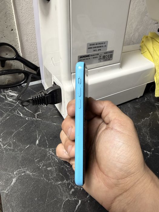 Iphone 5C в хорошем состоянии