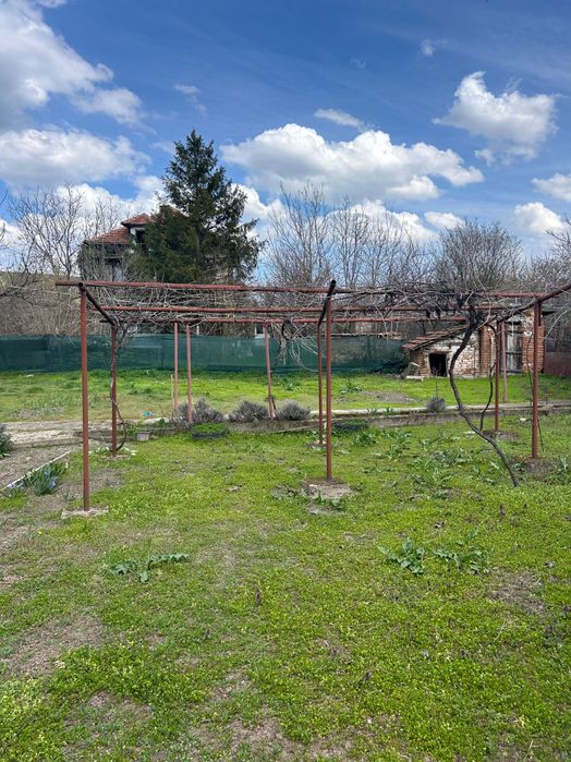 Продавам къща в гр. Мизия