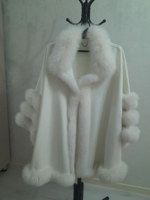 Белое Пончо мех Песец