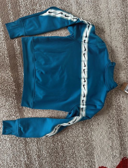 Bluza nike noua , marimea S