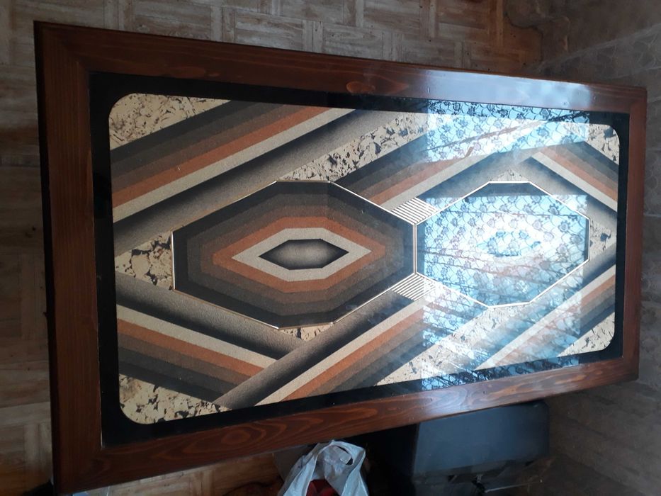 Холна маса от дърво със стъклен плот