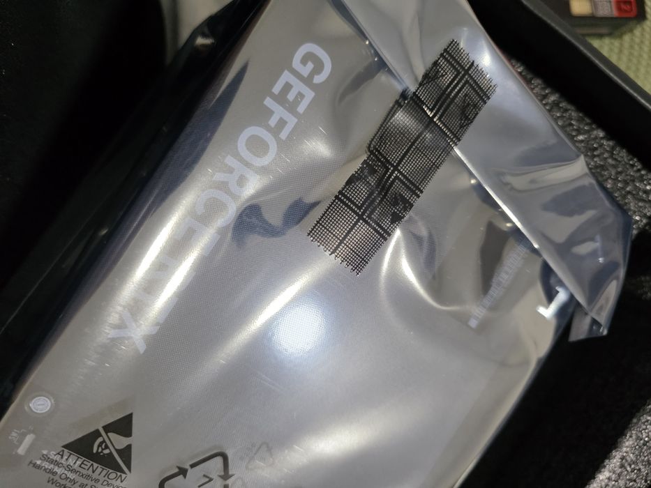 Placa video MSI nVidia GeForce RTX 5070 Ti GAMING TRIO OC 16GB GDDR7