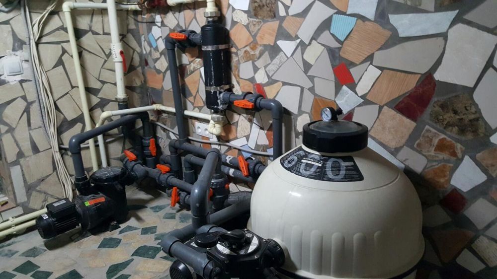 Установка фильтрационного оборудования для бассейна и фонтана .