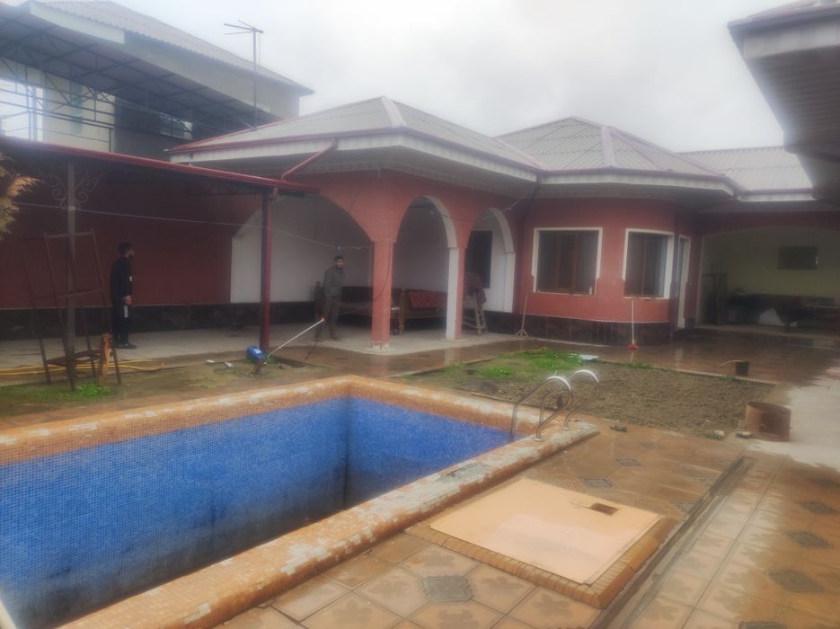 Дом на земле уй сотилади