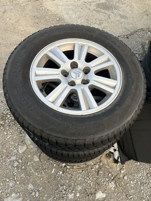 Алуминиеви джанти със зимни гуми Ситроен джип