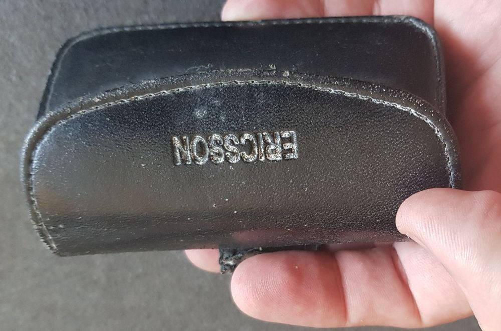 De colectie, celular Nokia vechi flip flop, in carcasa originala piele