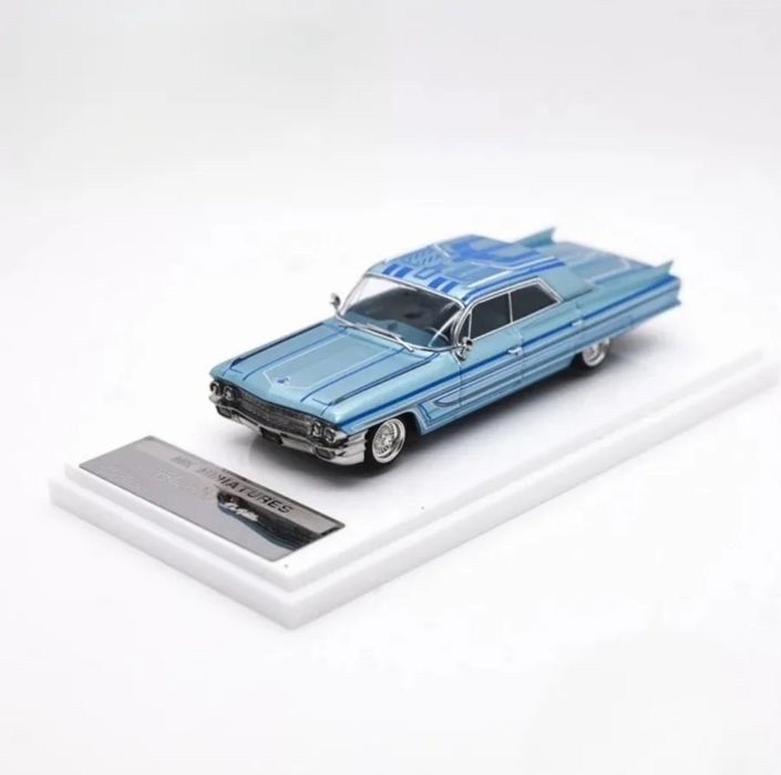 Cadillac DeVille 1:64