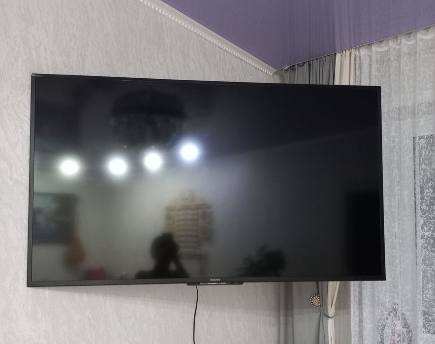 Продам смарт-телевизор Sony в хорошем состоянии. Диагональ 130см.