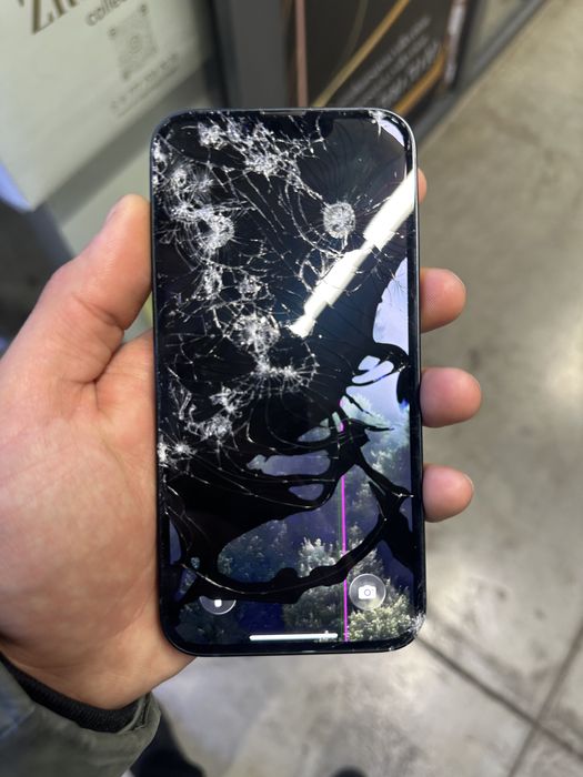 Айфон 14 128ГБ надо заменить экран