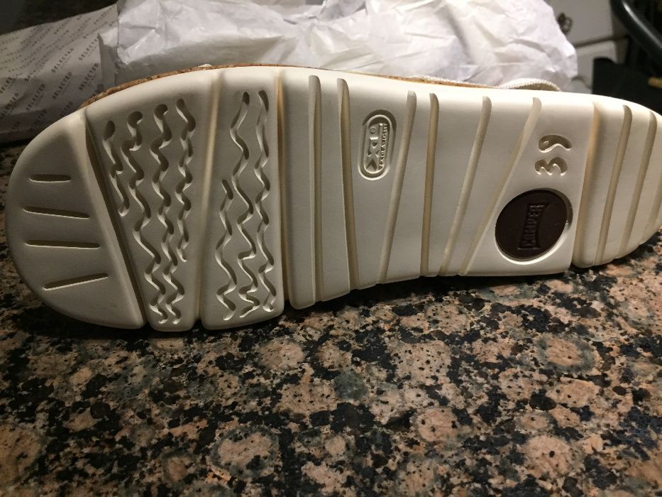 продава дамски сандали"КАМПЕР"