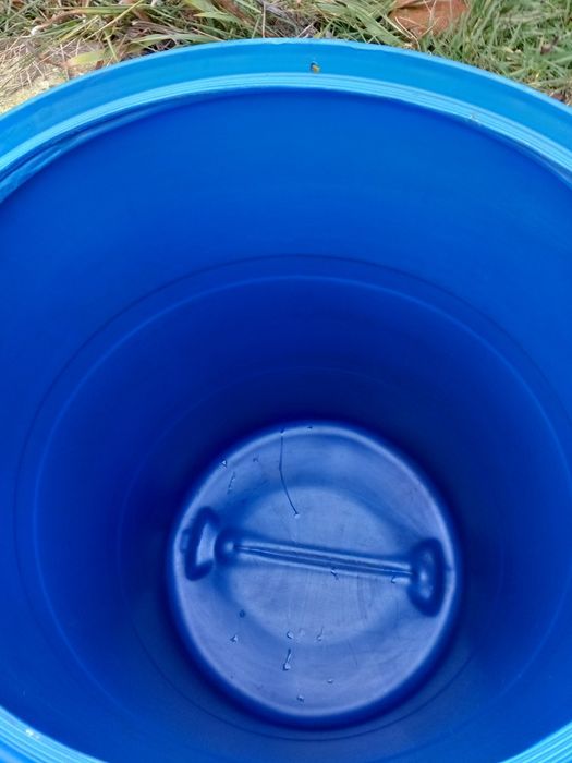 Продавам бидони 7 бр.