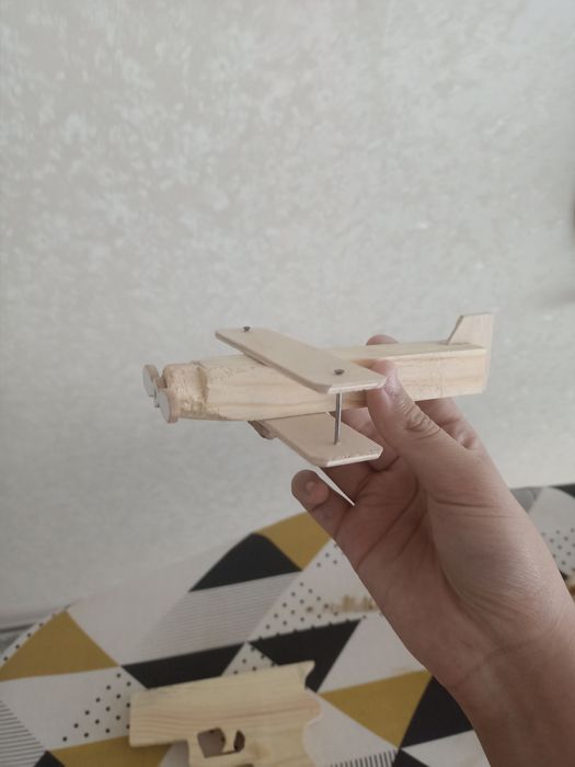 Деревянный самолётик
