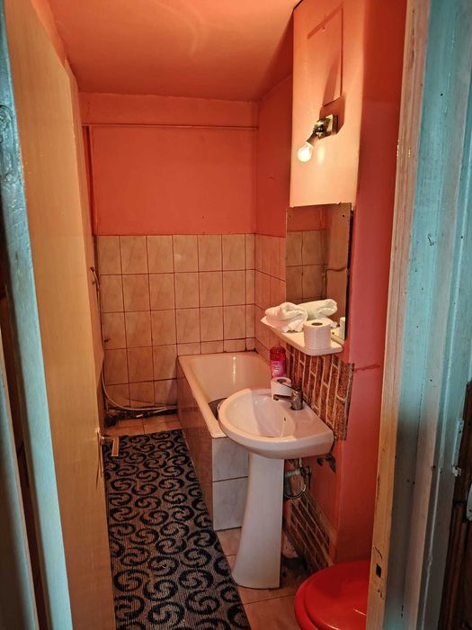 Inchiriez apartament cu 2 camere