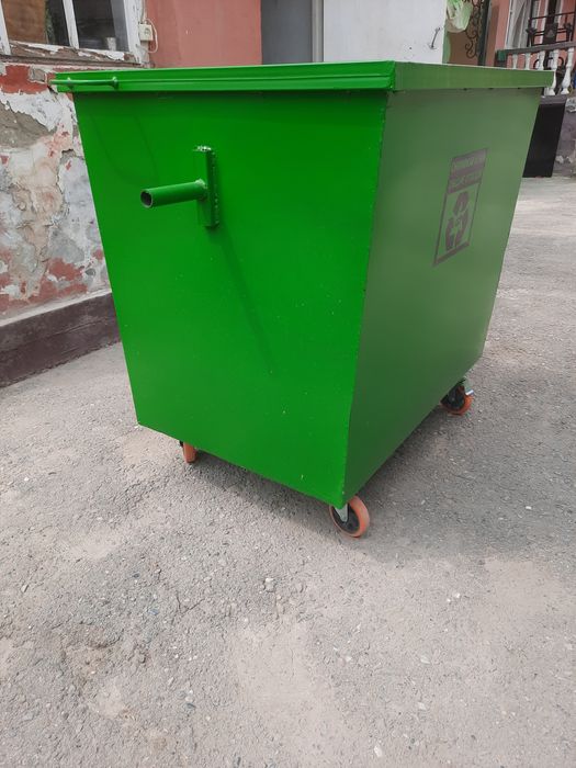 Мусорный контейнер урна