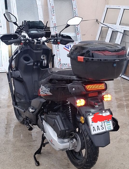 ТАНК 150 куб , бензиновый скутер , 100 км/ч.