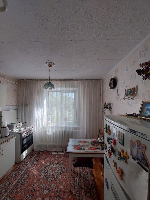 Продам 2 комн квартиру на Туркестане