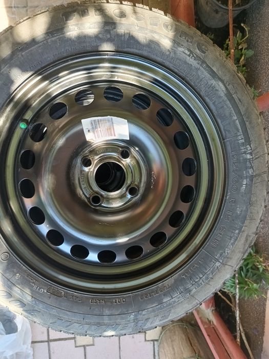 Vind roti Iarna 195 x60x15 , Opel .5 gauri si rezerva nouă.